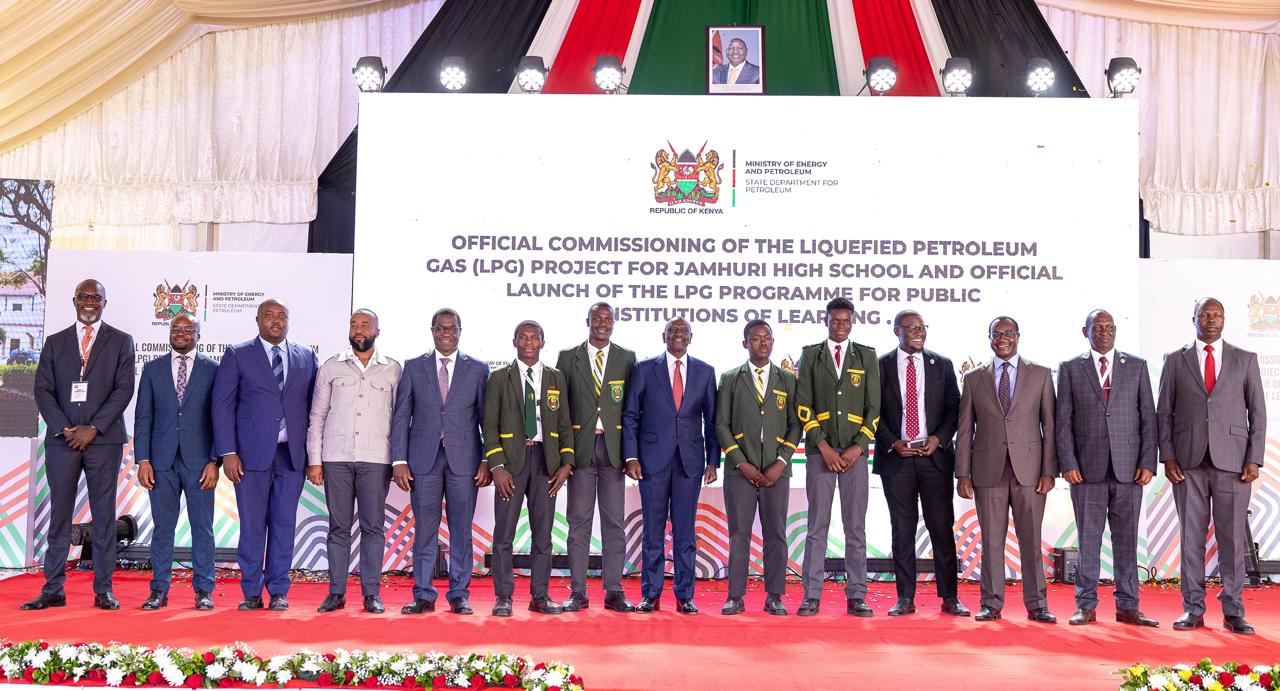 H.E. Dr William Samoei Ruto, C.G.H Poses for a group photo during the  official commissioning of the  Liquefied Petroleum Gas ( LPG ) for Jamhuri High School and the official launch of the LPG  programme for  Public  Institutions of Learning.