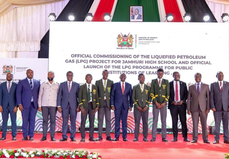 H.E. Dr William Samoei Ruto, C.G.H Poses for a group photo during the  official commissioning of the  Liquefied Petroleum Gas ( LPG ) for Jamhuri High School and the official launch of the LPG  programme for  Public  Institutions of Learning.